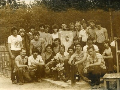 сослуживцы  у могилы Андрея