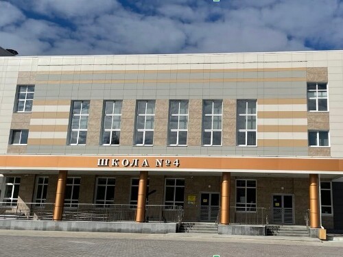 Центральный вход в школу (корпус 1)